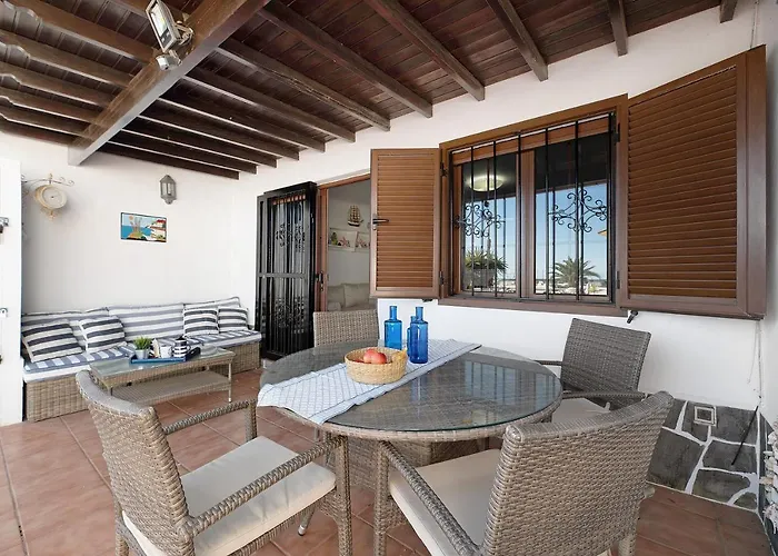 Puerto Chico A 公寓 *